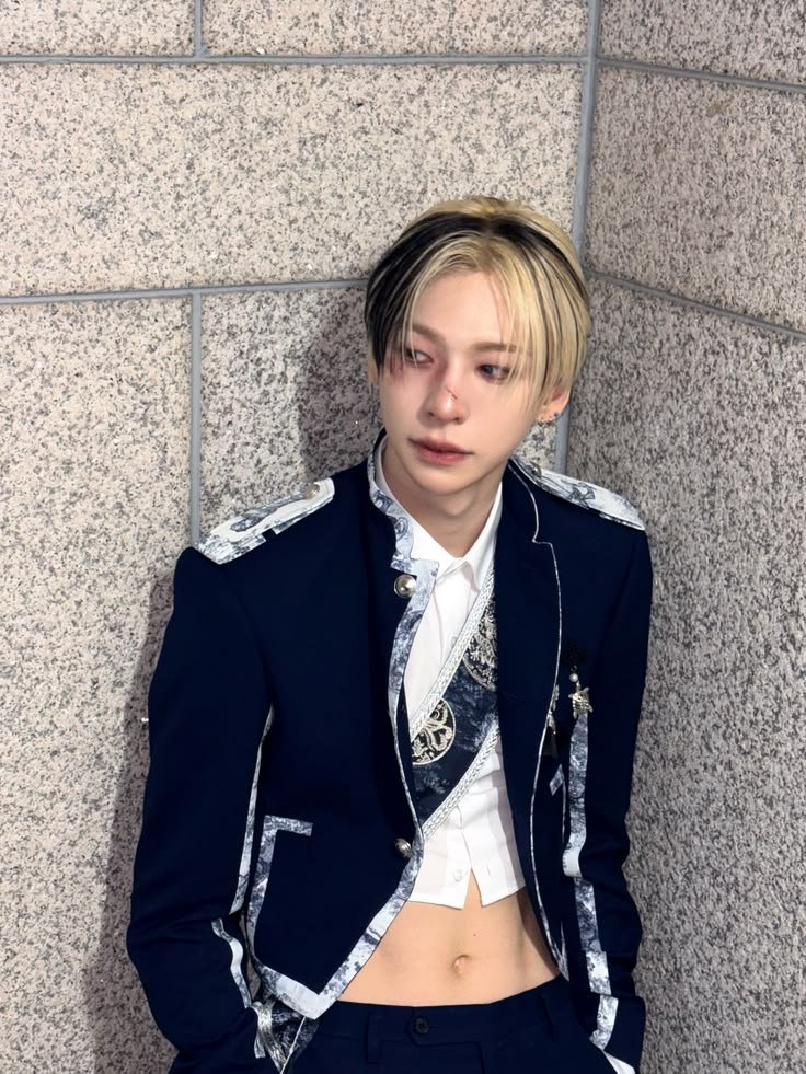 LUNE5277's tweet photo. #Andear we moved on to fast from these outfits cause I'm still at the restaurant. https://t.co/7VottebUfO