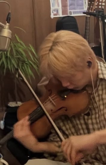 ye___jjani's tweet photo. 바이올린 그리고 비올라에 신예찬 🎻 https://t.co/6A9Ja4rrZj