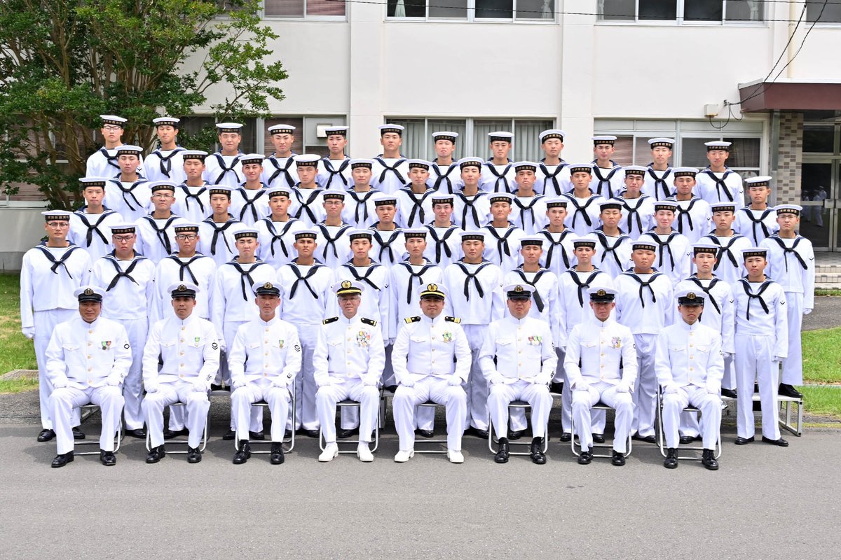 jmsdf_yrh's tweet photo. 【＃横須賀教育隊日誌】
７月１日（水）約３ヶ月間の自衛官候補生課程を修了し、
第３９０期練習員課程、第７５期練習員（女性）課程の学生が２等海士に任命されました。 https://t.co/5uL9iXirob