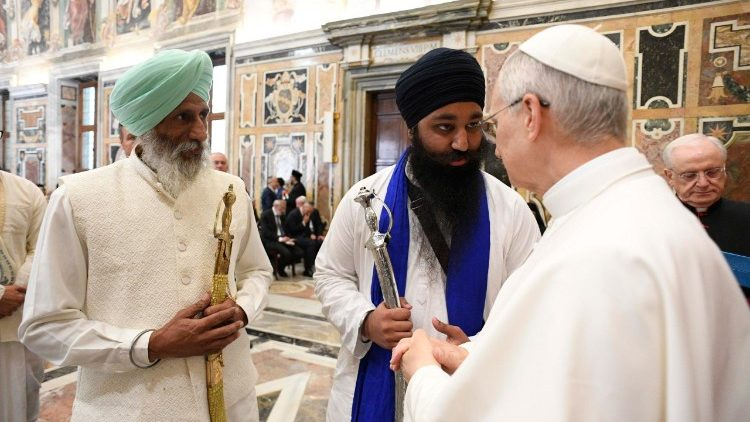 TradMonarchism's tweet photo. Dialogue with everyone, as long as they are not Catholics

And for Catholics, only excommunication https://t.co/EgwvKkayRV
