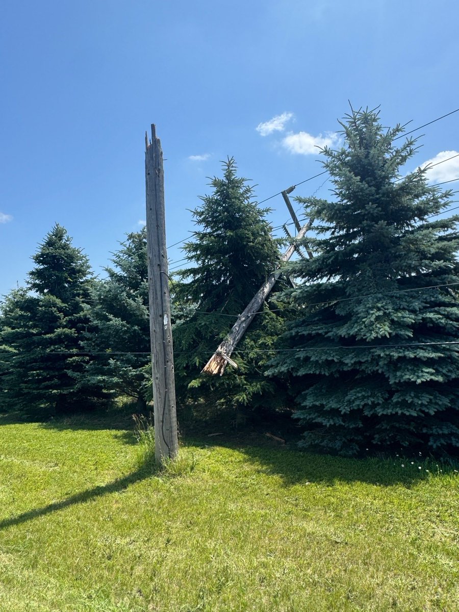 HydroOne's tweet photo. #OutageUpdate: Restoration efforts are ongoing, and our crews continue working as safely and quickly as possible to restore power following several rounds of severe thunderstorms. Additional support from contractors, utility partners and crews from across the province has been deployed to assist in the hardest-hit areas. Due to the extent of the damage, a significant number of customers in impacted areas are expected to remain without power overnight.
The risk of moderate to severe thunderstorms and extreme heat remains in place into tomorrow, and additional outages are possible. For the latest outage information, visit our outage map: https://t.co/bv13YDnHEG.
#SafetyReminders:
⚠️ Stay at least 10 metres away from any downed power line and report it by calling 911 and Hydro One at 1-800-434-1235.
⚠️ If you are using a generator, ensure it is outdoors and positioned away from windows, doors and ventilation openings to prevent carbon monoxide exposure.
💦 For information on cooling centres in your community call 211.