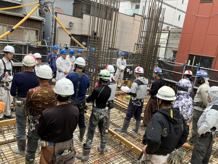 mk__recruit's tweet photo. 【激励パトロールを実施しました】
令和8年度全国安全週間に伴い、
今年度のスローガン 「多様な人材　全員参加　みんなで育てる安全職場」 のもと安全活動の見直しと定着を図りました。

今後も一人ひとりが安全への意識を高く持ち、無事故・無災害の職場づくりに取り組んでまいります。 https://t.co/GfmT2Jr0ww