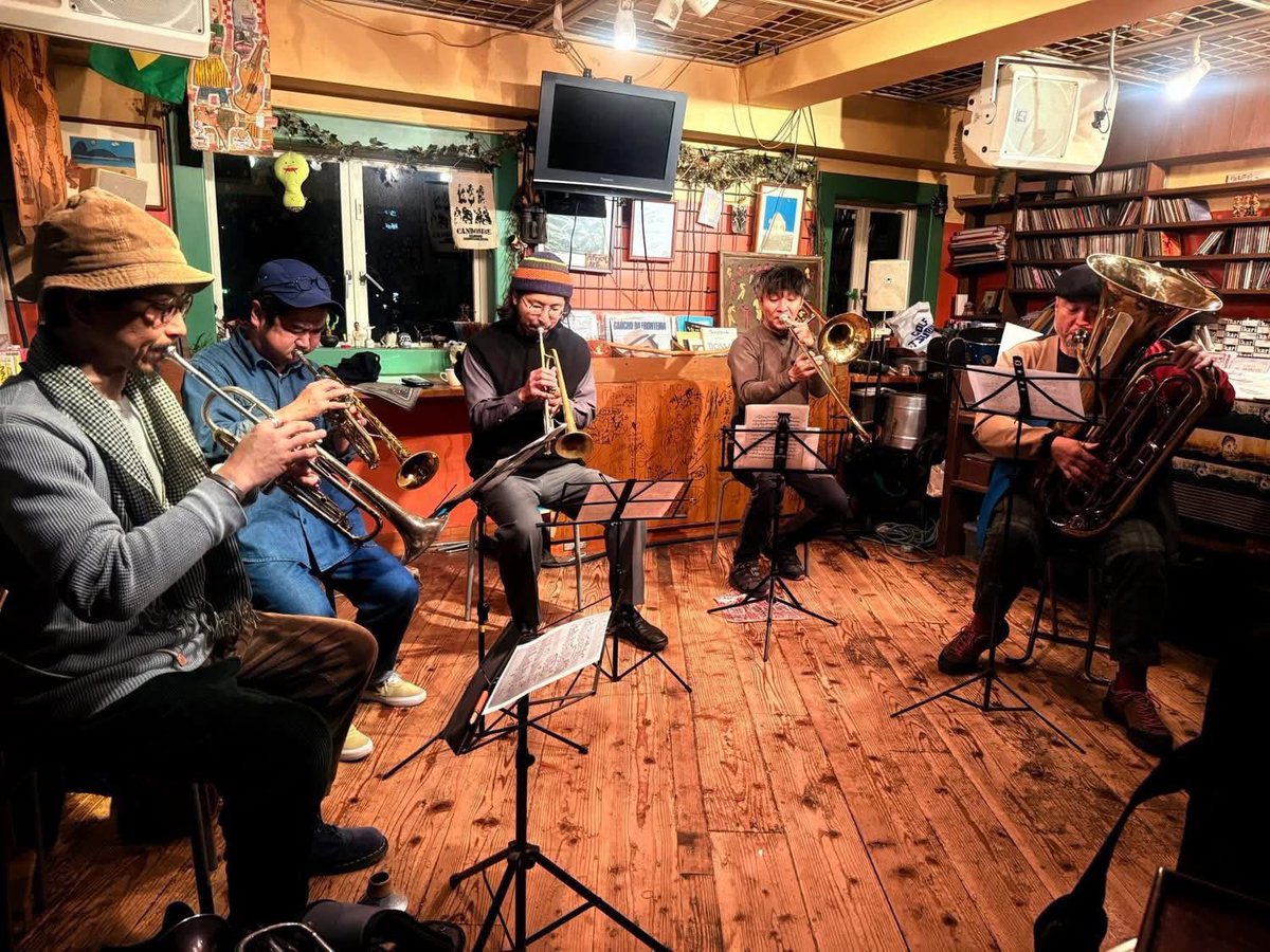 o_iii_'s tweet photo. 2026/7/6 (Mon)
元町 space euuuu

「BRASS ADOPT」
有本羅人 黄啓傑 山本信記 trumpet
米子匡司 trombone
高岡大祐 tuba

open 19:00  start 19:30
自由料金制 + order

自治と自由の金管バンド
神戸 初演奏です！ https://t.co/ASb3KiphV4