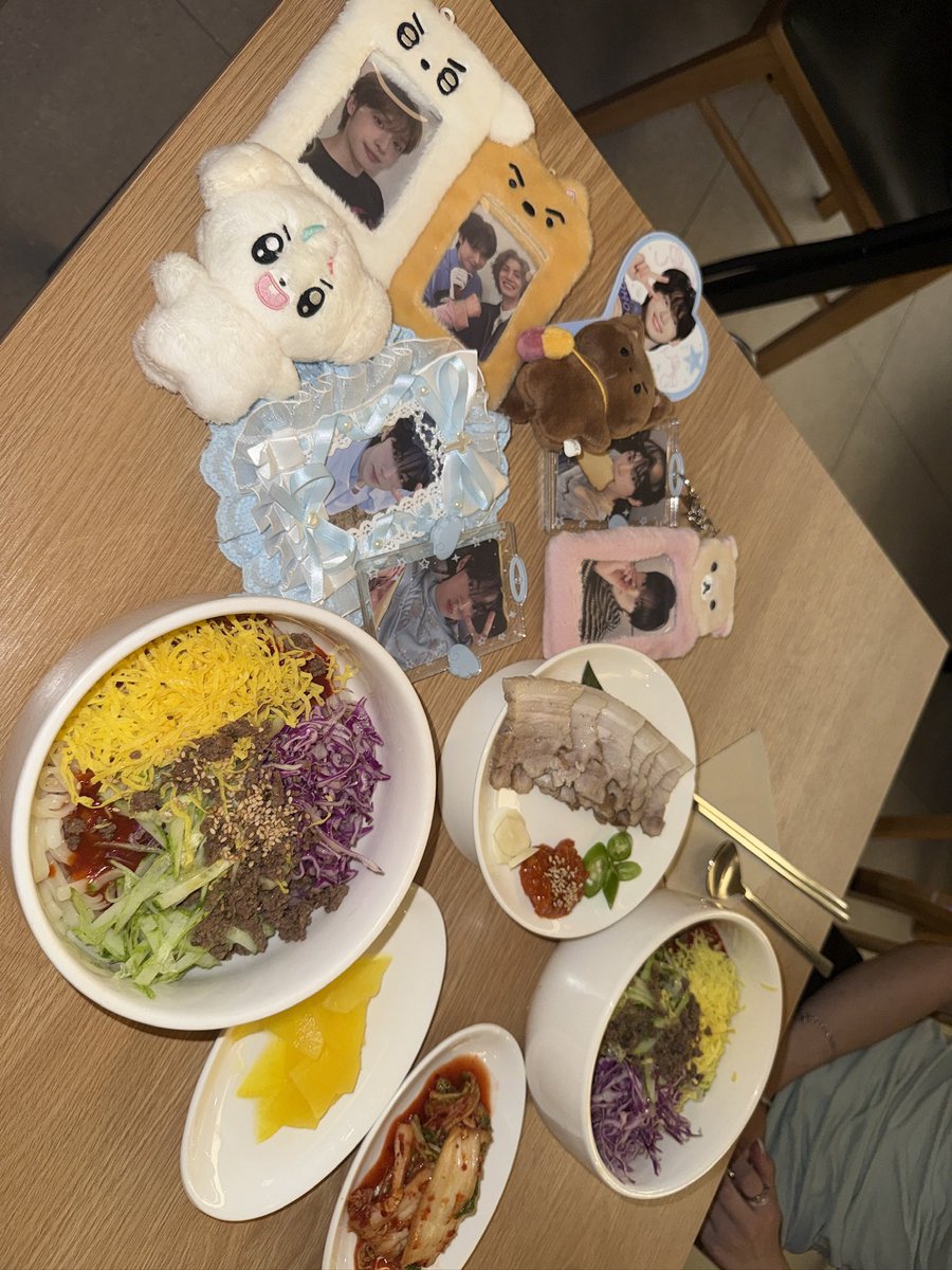 sweetkoi_'s tweet photo. 𝓧𝓭𝓲𝓷𝓪𝓻𝔂 𝓗𝓮𝓻𝓸𝓮𝓼 보러 갔다옴 https://t.co/U52j0gYvIb