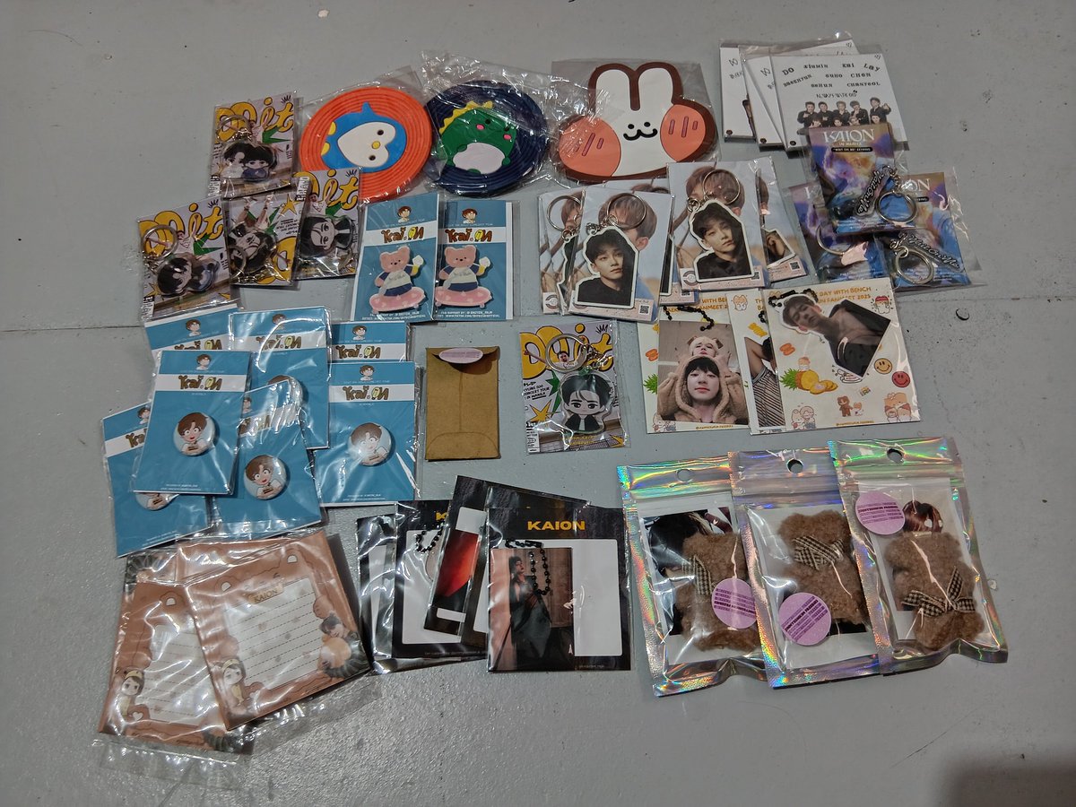 jinmyeonkim's tweet photo. hi everyone! these are my extra freebies from the last concert, so i’ll be giving them away at the upcoming con ☺️

just follow, like, &amp; retweet this post, then show me on the day of the concert. thank you! 🤍

#EXO #EXOPLANET #EXhOrizon #EXhOrizonInManila https://t.co/xPhnuO20Su