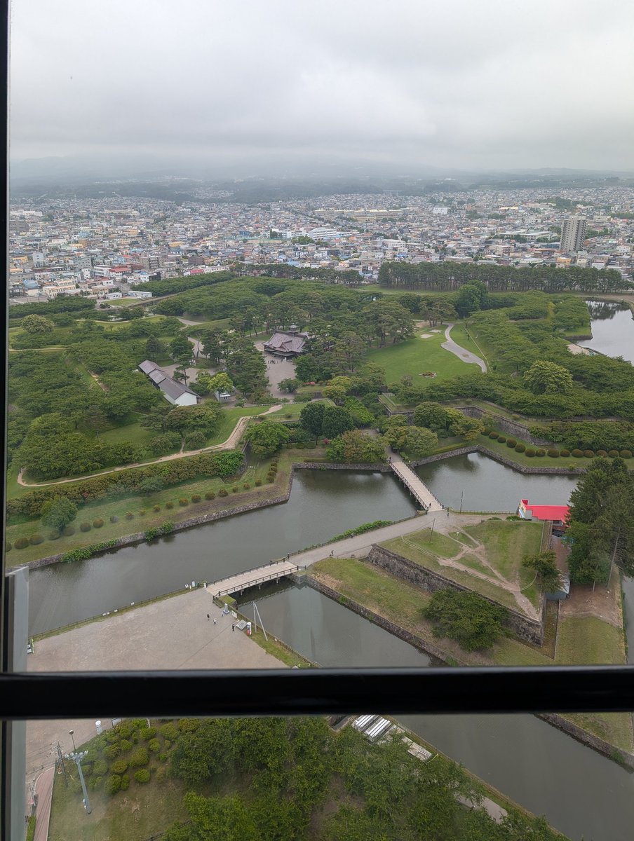miserytaro's tweet photo. 久々(10ヶ月ぶり)の五稜郭★

何度来ても稜堡が素晴らしい！
長野の五稜郭も行ってみたいけど、日程都合等でなかなか行けてない…

#函館
#五稜郭 https://t.co/z6WJ8HRxmd