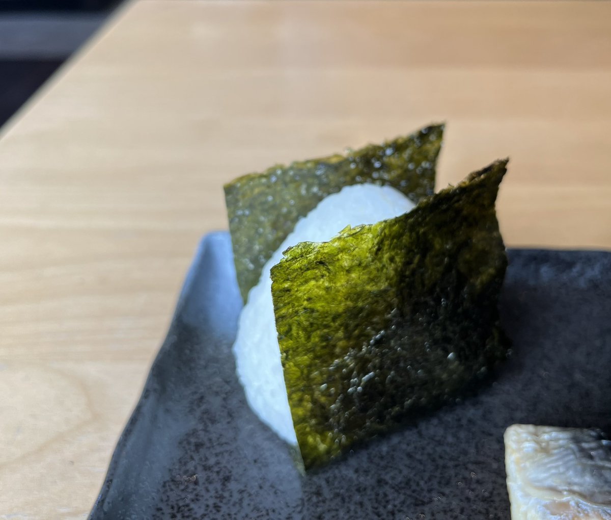 cocokossy's tweet photo. かもめ食堂系おにぎり食べた https://t.co/9WjcEwMS7L