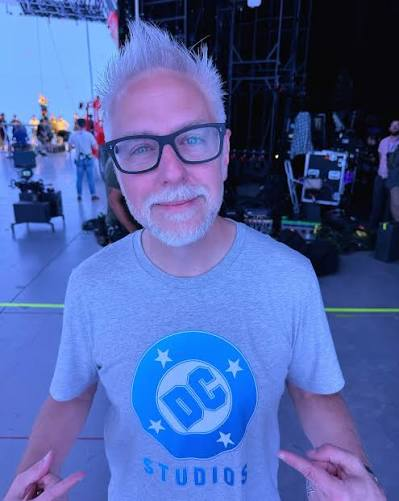 casadesanchezr's tweet photo. Incluso el propio Andrés Hueytletl Ramos del canal @TheTopComics reconoce en un video reciente que #JamesGunn no puede seguir haciendo lo que le venga en ganas con la marca #DC y también piensa que necesita supervisión. Paramount Skydance deben colocarle alguien que lo supervise. https://t.co/n1cvs5PIwd