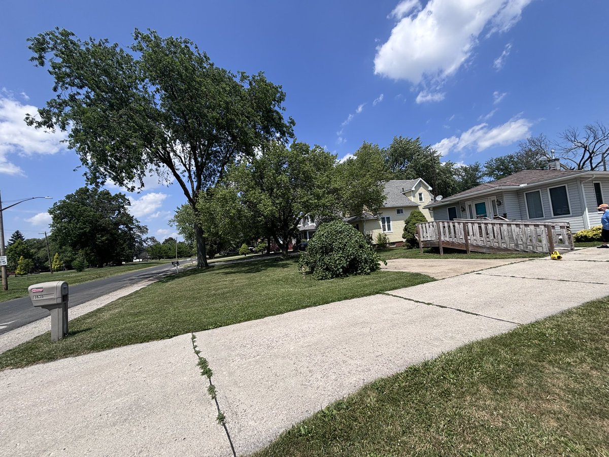 iamrodneysmith's tweet photo. Dominic &amp; Dalicia of Toledo, OH who are taking part in our 50 yard challenge are back at it with a new lawn . https://t.co/2YDYPg33vU