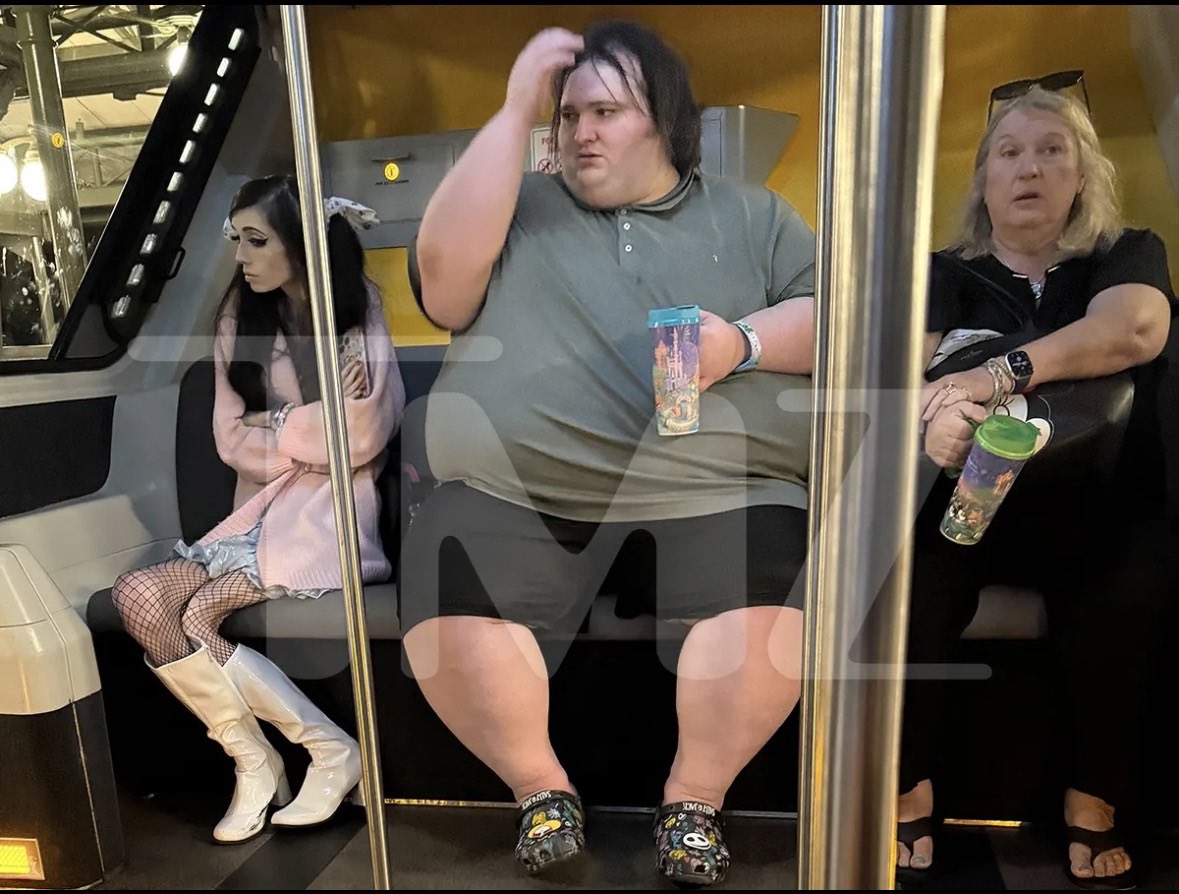 dumbcollaredpup's tweet photo. this is insane. at what point do we blame the parents? it’s so obvious. https://t.co/Pfi9tOxNia