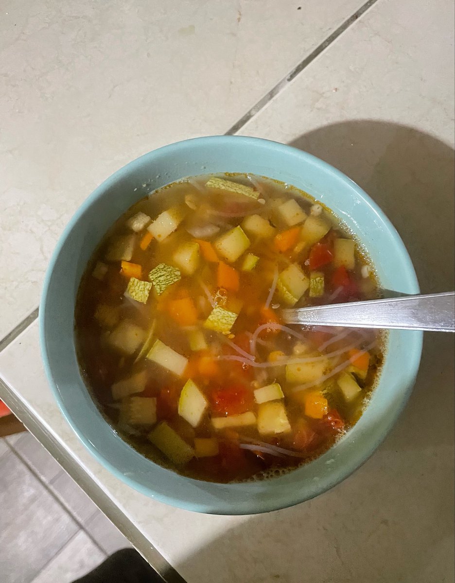 nunuzzz00's tweet photo. omading sopita de verduras https://t.co/MtJx0xaIhy