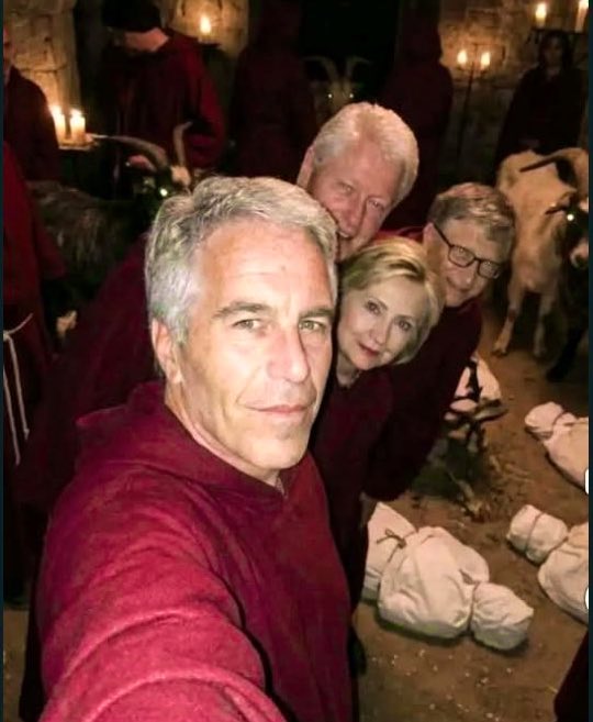 pccfox's tweet photo. News networks are our ass kissers , I keep wondering where the news,they have two -faced liars and the truth is they're acting for the ratings, the view and the five are the same show just flip flops , Trump is the only truth teller worth listening to  , he is their rating. https://t.co/x83k3Rsto5