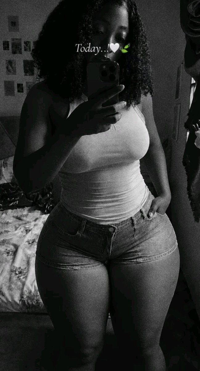 G_Koffie's tweet photo. Girls with thick thighs are always cute. https://t.co/XgI26ldFJF