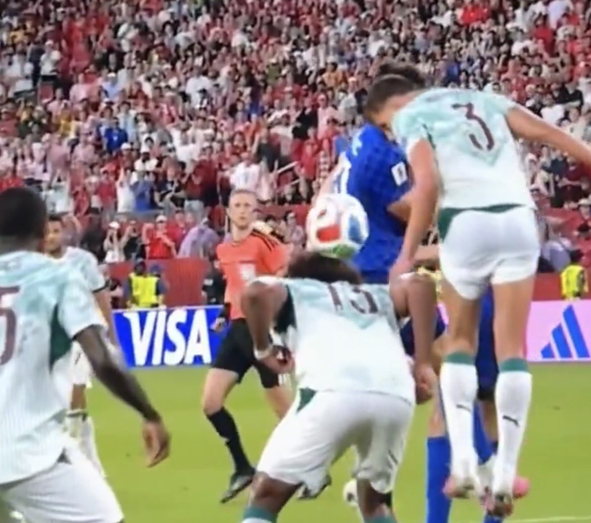 Ishann_04's tweet photo. Sad to see Croatia get robbed in the round of 32 where they were not just the better team but incorrectly got their goal called off. Look at this image + they had snicko to show it but still they still ruled it out! Very sus &amp; scandalous this... https://t.co/RDocSMUEgH