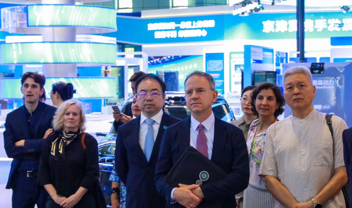 UNinChina's tweet photo. Inspiring dialogue between @UNinChina &amp; Zhongguancun Science City on int’l AI cooperation. UN agencies, research institutes &amp; AI companies in Haidian District showcased cutting-edge applications and explored actionable pathways to leverage AI for priority SDGs for China &amp; beyond. https://t.co/vw2Zx8MJ8z