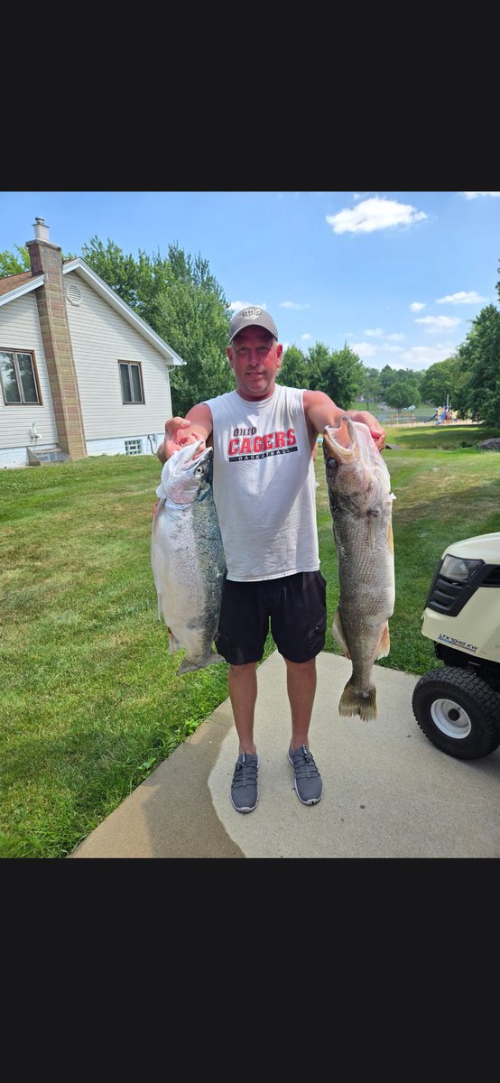 skak32's tweet photo. Another good day!  30" walleye and a 26 " steelhead! https://t.co/nPLogG44E4