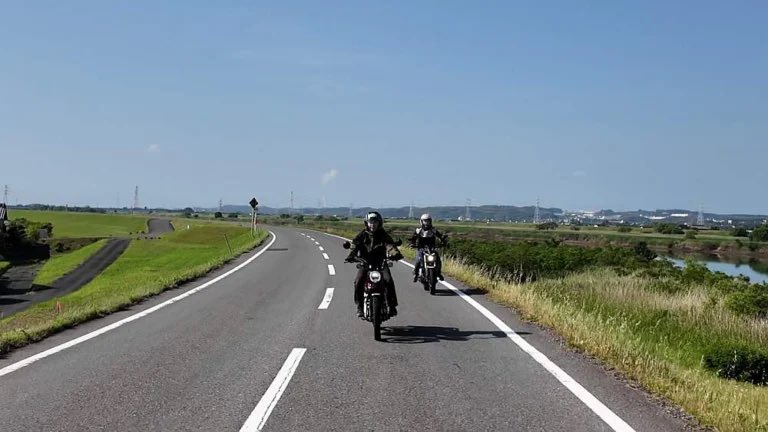 PutiMotor's tweet photo. BS11で毎週日曜21時30分から放送、大人のバイク時間「MOTORISE」。

7月は、日本列島横断のツーリングイベント「サンライズ･サンセット･ツーリング･ラリー」に出走！

バイク女子が、約350kmの行程を「原二・マニュアルのバイクで下道を行く」という独自ルールで、日没の千里浜を目指す。

https://t.co/pWbACipqCm