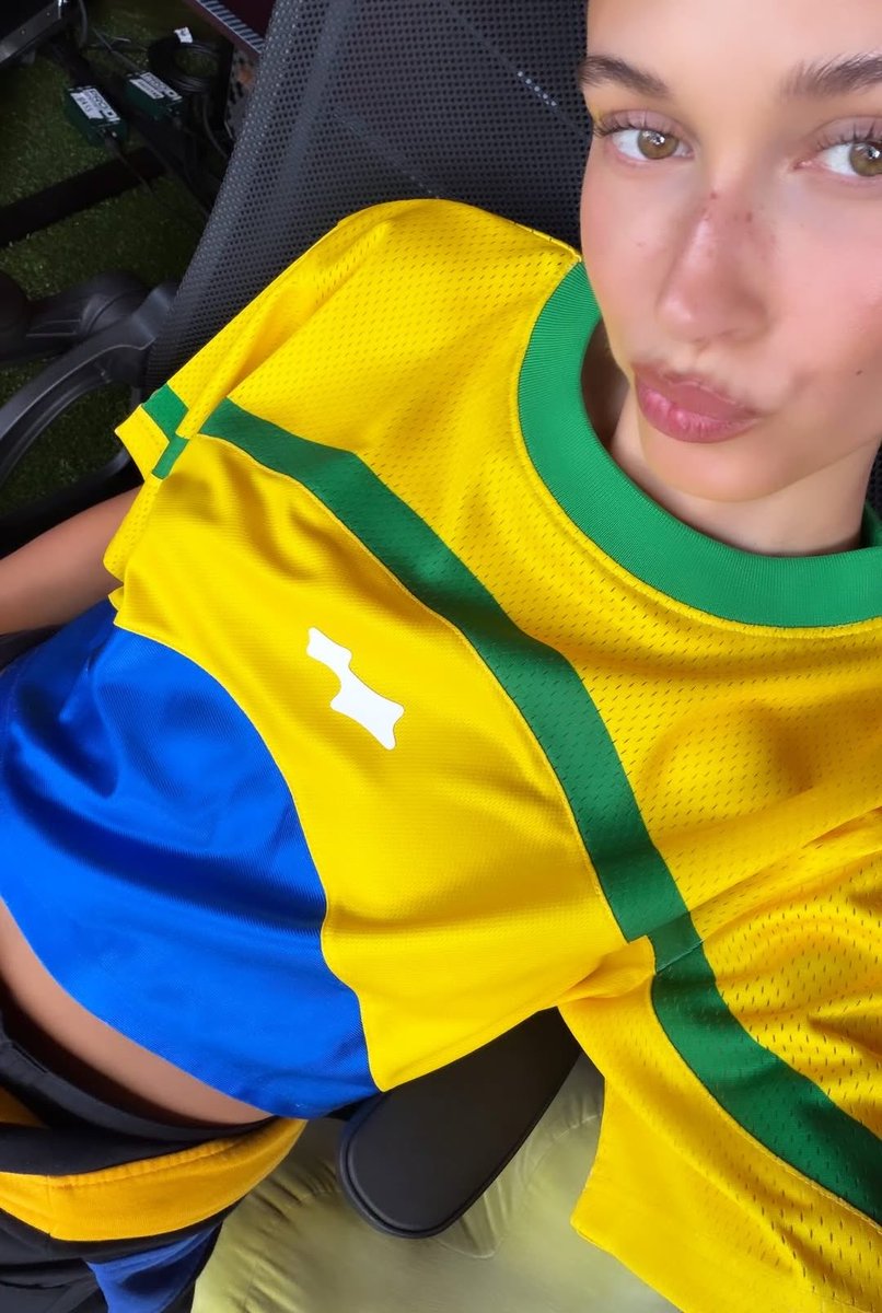 bizzjournals's tweet photo. brasil sendo hexa ao som de justin bieber enquanto ele usa a blusa do brasil que a própria marca dele fez, isso vai ser cinema precisamos fazer acontecer https://t.co/VS1QFWSqKX