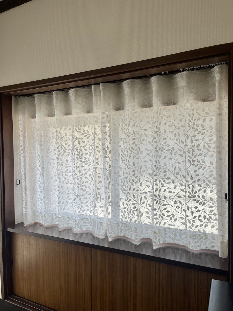 CanonInterior's tweet photo. リネンの刺繍レースカーテンをオーダーいただきました。
リフリンのLL4002
天然素材のリネンの風合いはとても優しく、お部屋に素敵に馴染みます。 https://t.co/0ahZwxx5hk
