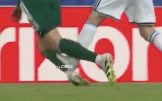 BCourt3B's tweet photo. @wwalsh Honestly wondering why this isn’t the Messi still frame being circled. This is just as bad looking in freeze frame as Balo’s. And honestly worse cause the ankle is rotating outward as opposed to the more common inward. https://t.co/bCbxei3n4n