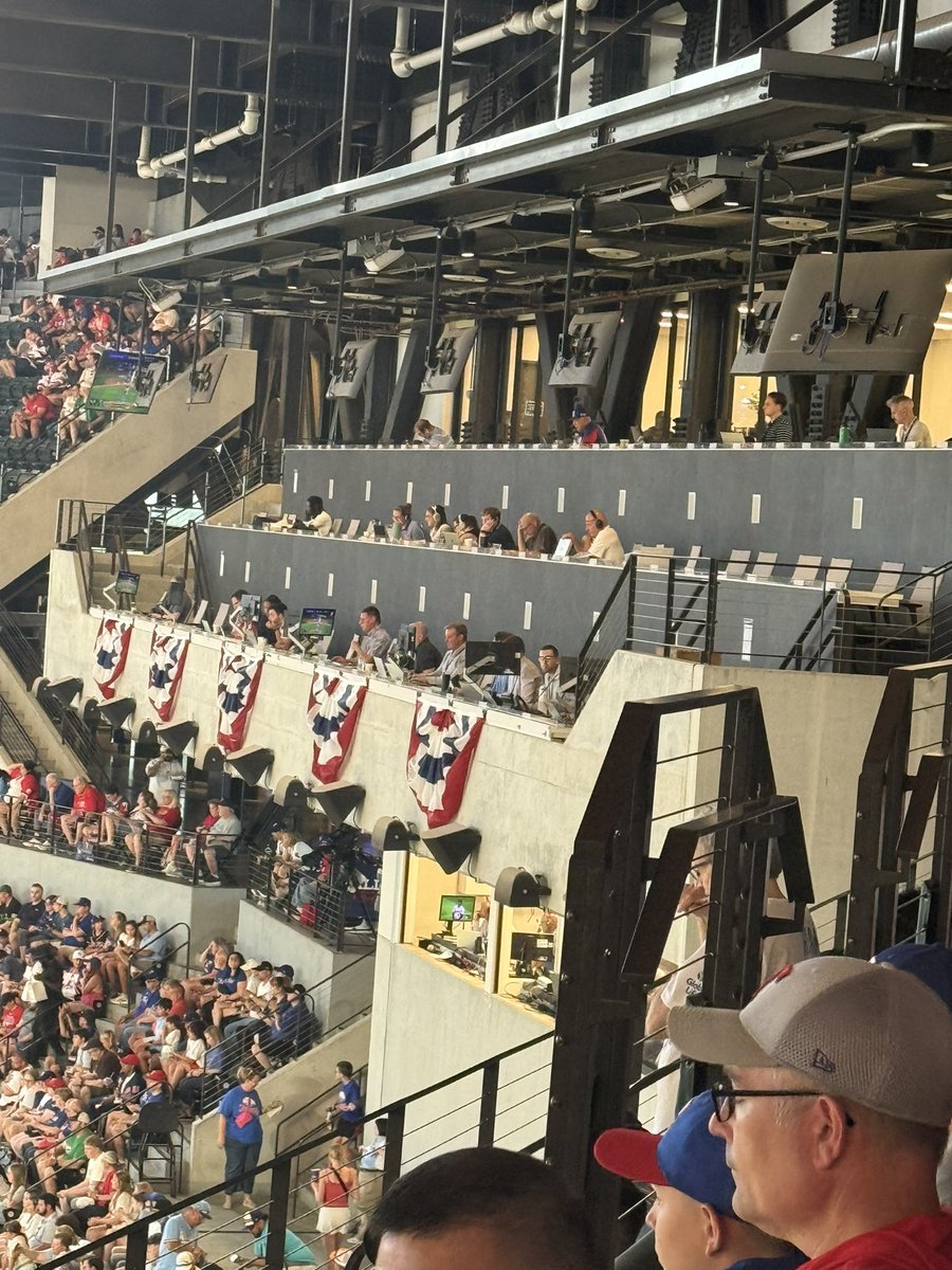 ColtBewley's tweet photo. @daveraymond4 @MikeBacsik hey guys I have a question. Who sits here? Media members of some sort? https://t.co/Ckczc2sqFu