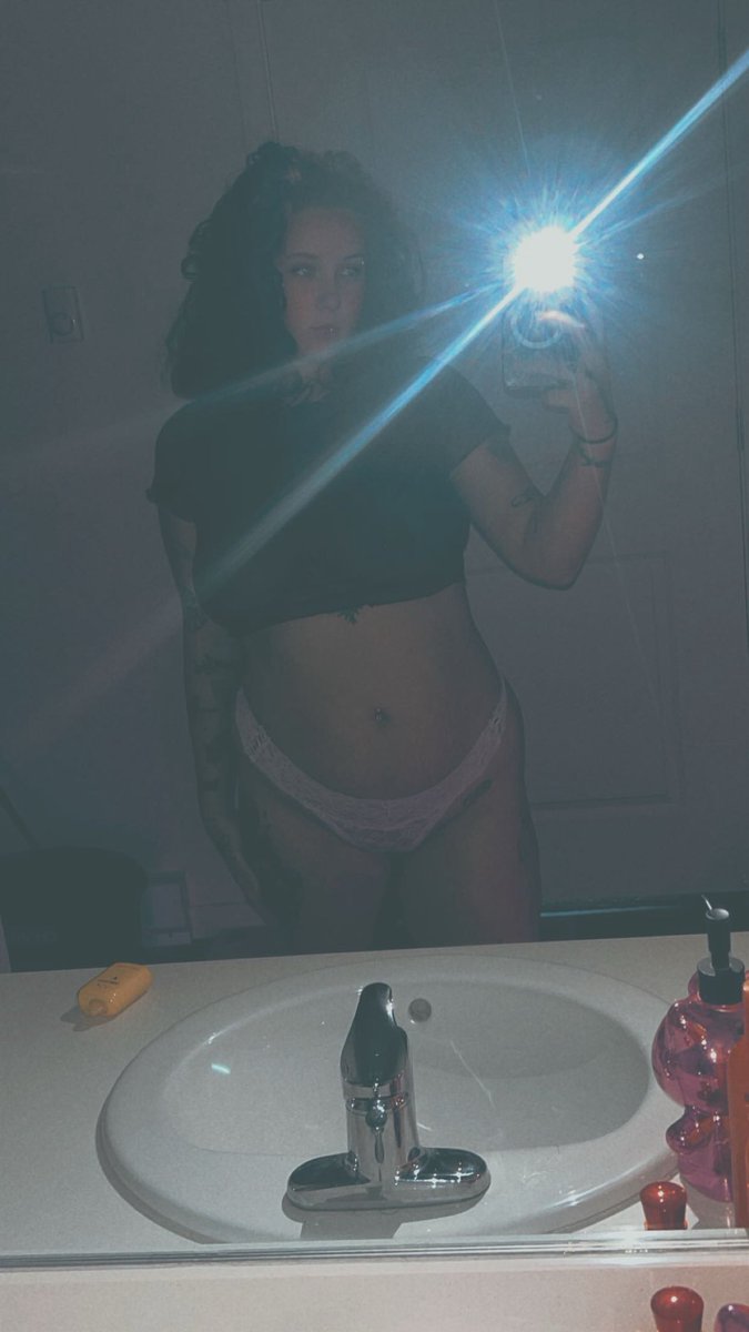luvvvmia2's tweet photo. #nsfw https://t.co/QsBHQnVkT6