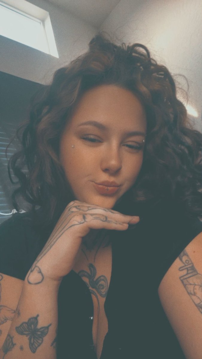 luvvvmia2's tweet photo. #nsfw https://t.co/QsBHQnVkT6