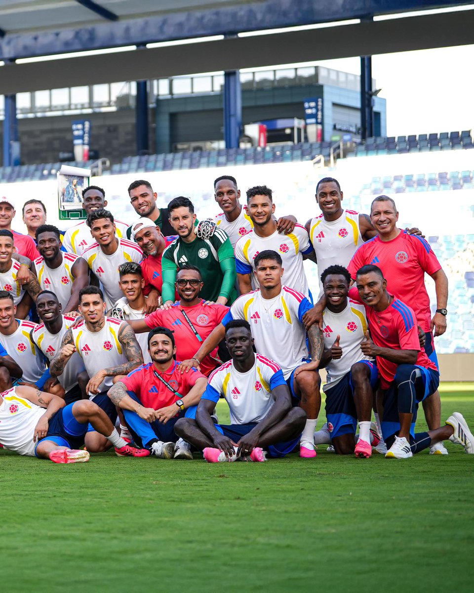 FCFSeleccionCol's tweet photo. 📸  ¡ᴘᴏʀ ᴛᴏᴅᴀ ᴄᴏʟᴏᴍʙɪᴀ, ᴍᴀɴ̃ᴀɴᴀ ᴊᴜɢᴀᴍᴏs ᴄᴏɴ ᴇʟ ᴏʀɢᴜʟʟᴏ ᴄᴏʟᴏᴍʙɪᴀɴᴏ ǫᴜᴇ ɴᴏs ᴄᴀʀᴀᴄᴛᴇʀɪᴢᴀ! 🇨🇴🇨🇴🇨🇴🇨🇴🇨🇴🇨🇴🇨🇴🇨🇴🇨🇴🇨🇴🇨🇴🇨🇴🇨🇴🇨🇴🇨🇴🇨🇴

#ConOrgulloColombiano🇨🇴 https://t.co/G9Fs7zFAe5