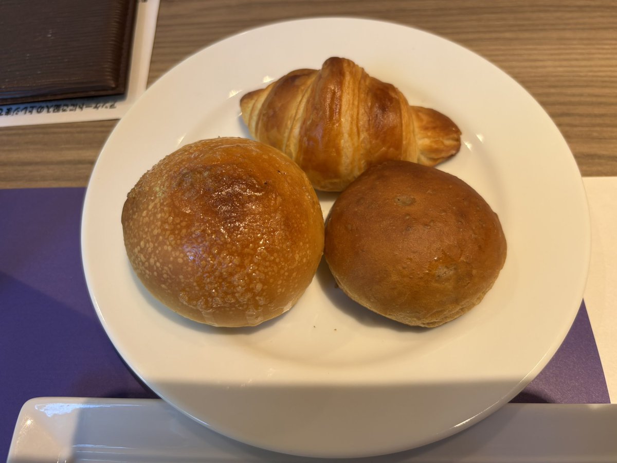 ayaka_smail's tweet photo. おはようございます。🥐放題🥐

#何個 https://t.co/5dxhwi7mmb