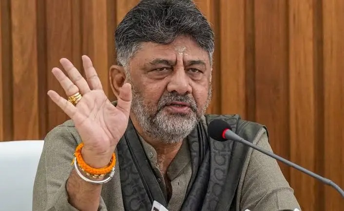 AsianetNewsSN's tweet photo. State News Live: ಡ್ಯಾಮ್ ಭರ್ತಿ ಆಗೋವರೆಗೂ ಯಾವ ರೈತರೂ ಬೆಳೆ ಹಾಕಬೇಡಿ, ಸಿಎಂ ಡಿಕೆಶಿ ಕಿವಿಮಾತು
Click The Link: https://t.co/iwQqXUkyWV
#KarnatakaNewsLive #DKShivakumar #DroughtWarning #ElNino2026 #KarnatakaFarmers