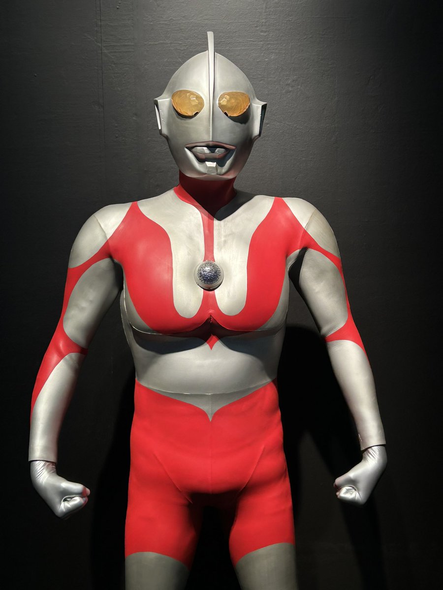 TAKUM78's tweet photo. ウルトラマンのデザイン論を成田亨氏の息子成田浬さんの証言や芸術論から紐解くの、分かっている部分だけど改めてきちんと再認識する。

本当に唯一無二であり様々な要素が集約された芸術だよ、ウルトラマンは。 https://t.co/75mdqakGbG
