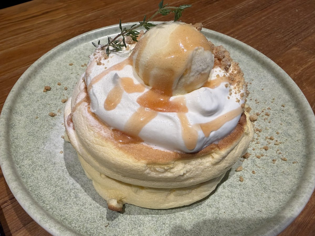 Justforyou2525's tweet photo. こんにちは、こんばんは！

今回は高須の先にある
オシャレなカフェ
pino 小さな幸せ
に行ってきました！
美味しいパンケーキを求めて行ってきました！

味は
大勝利！
俺の感覚は間違えてなかった！
超ふわふわのパンケーキに
甘すぎないホイップクリーム！
これはペロリ余裕の美味さです！ https://t.co/5SrLgiYehq