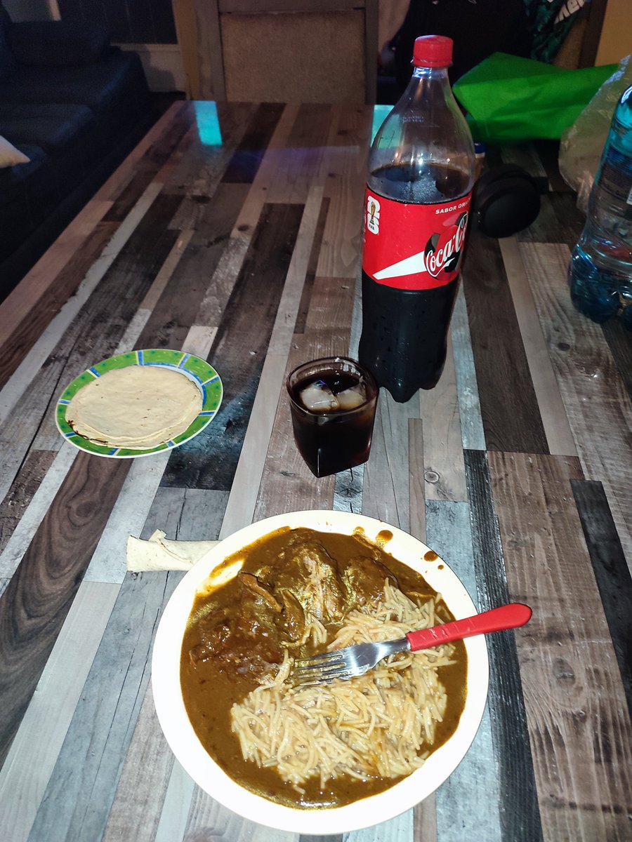 Saul_Patchenko's tweet photo. GaD hay comida, pero comer solo...🥹 https://t.co/UeDF81poXd