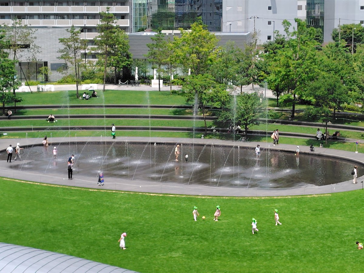 naramasato4's tweet photo. ちょっと梅北公園に来てみました、JR大阪駅の横に緑の公園 https://t.co/p5PrimEvfw