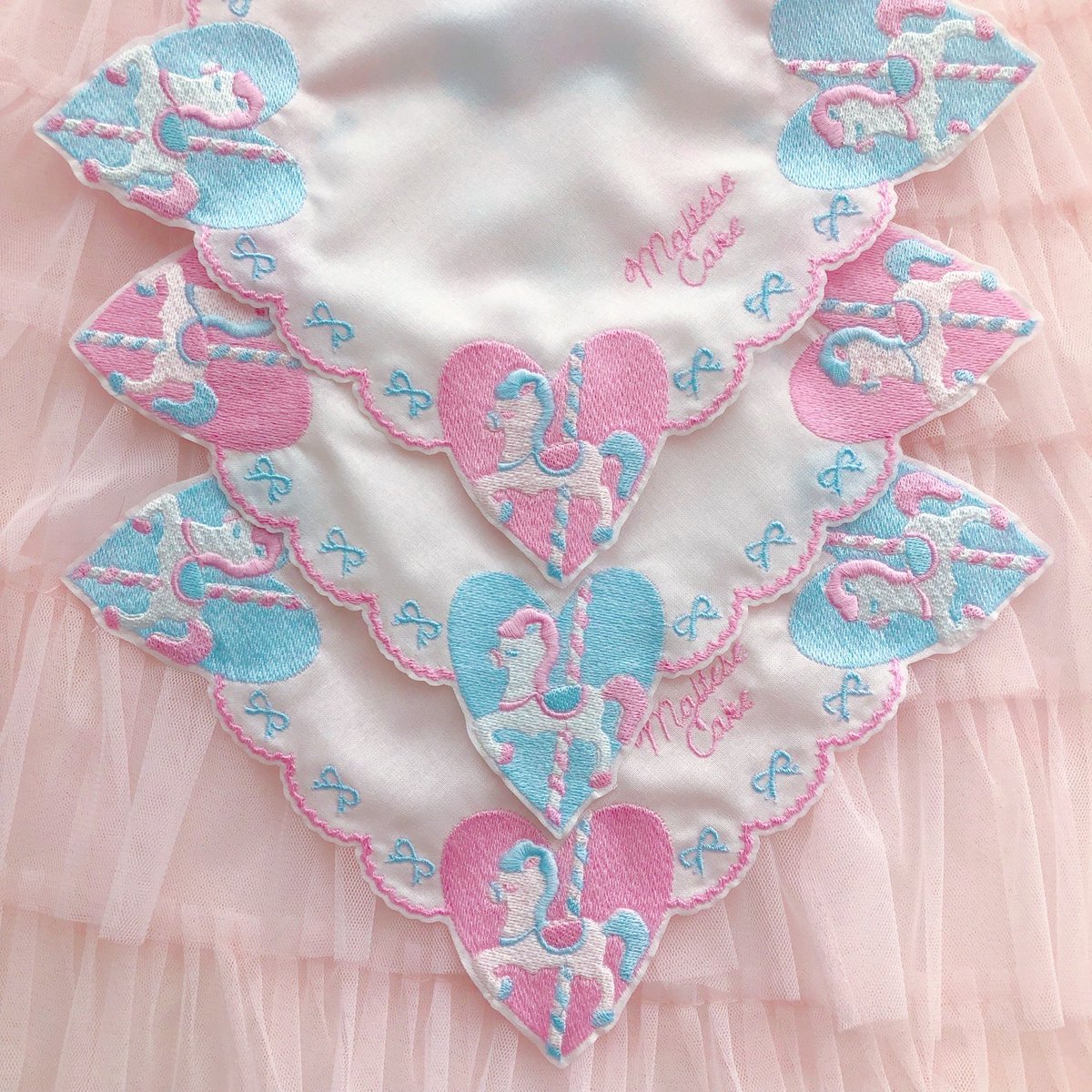 maltese_cake's tweet photo. #ロマアラ
#maltesecake_embroidery

ハートメリーゴーランド柄🎠 https://t.co/wrrwfZE48j