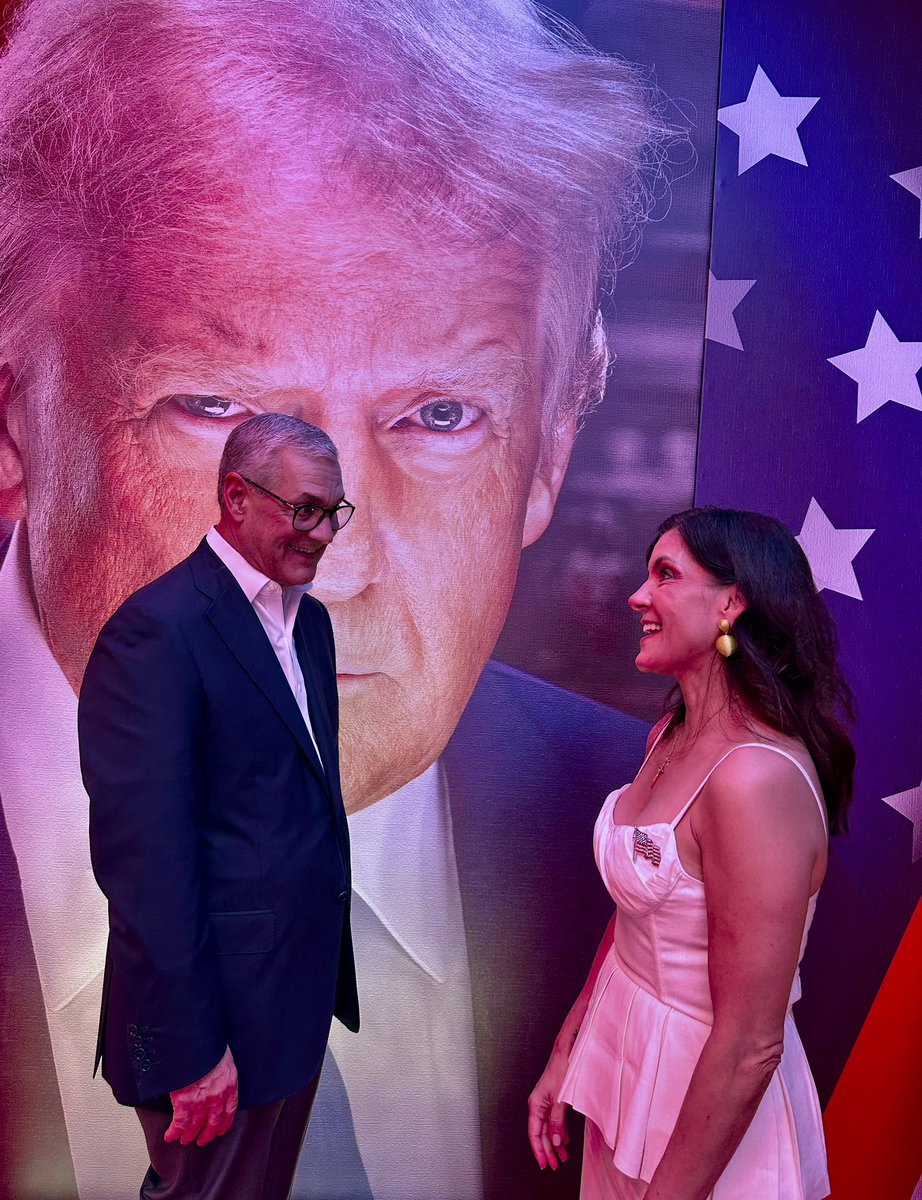 GonzaloCastillo's tweet photo. Gracias Embajadora @AmbLeahCampos por la invitación a celebrar los 250 años de Independencia y Libertad de los Estados Unidos.

Felicito de corazón al pueblo americano por dos siglos y medio de valentía y progreso ejemplar que iluminan al mundo.

Que esta sólida amistad entre 🇺🇸 y 🇩🇴 siga fortaleciéndose!