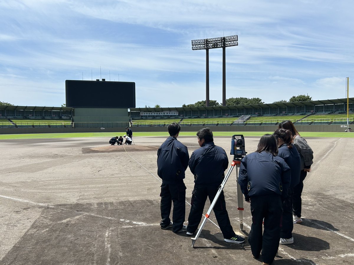 official_ghbf's tweet photo. ≪第108回全国高等学校野球選手権岐阜大会 開会式≫
7月4日（土）に開幕を迎えます🔥
長良川球場では、岐南工業の生徒が測量を行うなど会場の準備が行われています！
15時からは全体のリハーサルが行われます！ https://t.co/dQrmVxzwtS