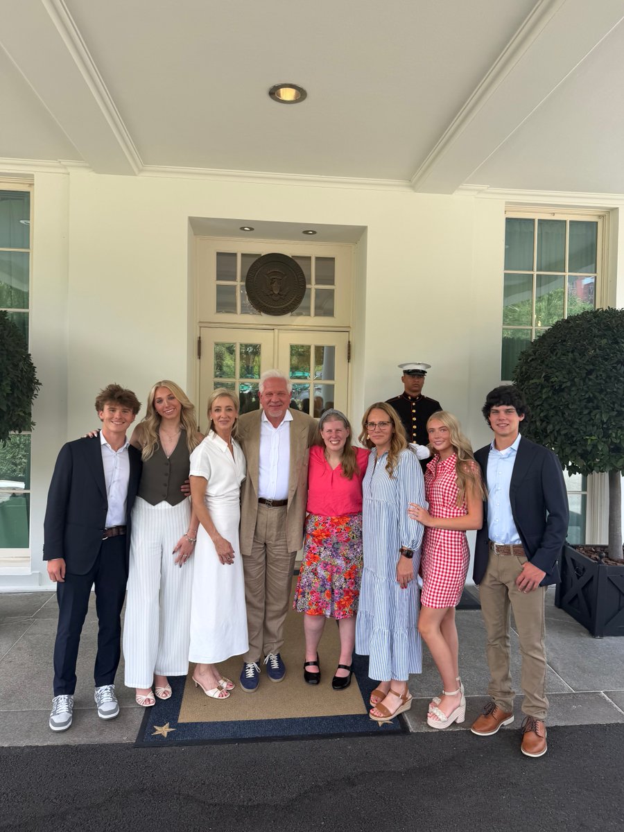 glennbeck's tweet photo. At the White House west wing today with family.   Trivia.   Why is the marine at the door?  What does it signal? https://t.co/BteBX9AEWx
