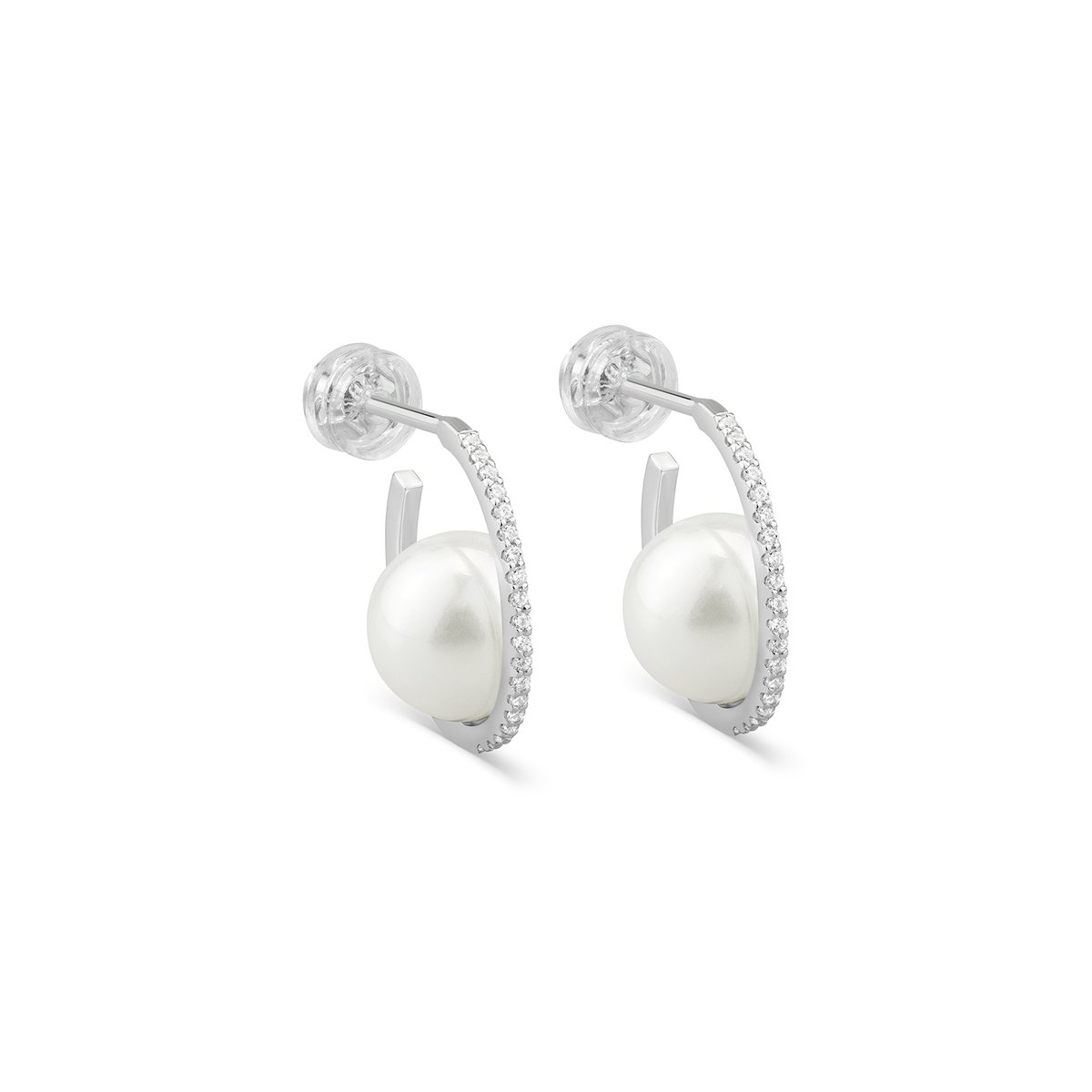 love_rings's tweet photo. パールカーブラインピアス J-E260309

柔らかな丸みを帯びたパールを包み込むように、繊細なストーンを連ねたカーブラインが寄り添うデザインのピアス。
なめらかな弧を描くラインが、優雅な動きを感じさせながら耳元に立体感を生み出します。
前面にはきらめくライン、内側にはパールが配置され、異なる質感のコントラストが印象的な仕上がり。シンプルながらも奥行きのある構造により、見る角度によって表情が変わる魅力を持っています。
控えめなサイズ感でありながら、曲線と輝きが調和した上品なデザイン。日常使いからフォーマルな装いまで幅広く馴染み、やさしく洗練された印象を添えるピアスです。

仕様
モチーフサイズ：幅12.6ｍｍ、長さ16.8ｍｍ

https://t.co/vMxmTchzsH

#オーダーメイドジュエリー武田
#シェルパール
#ビアス