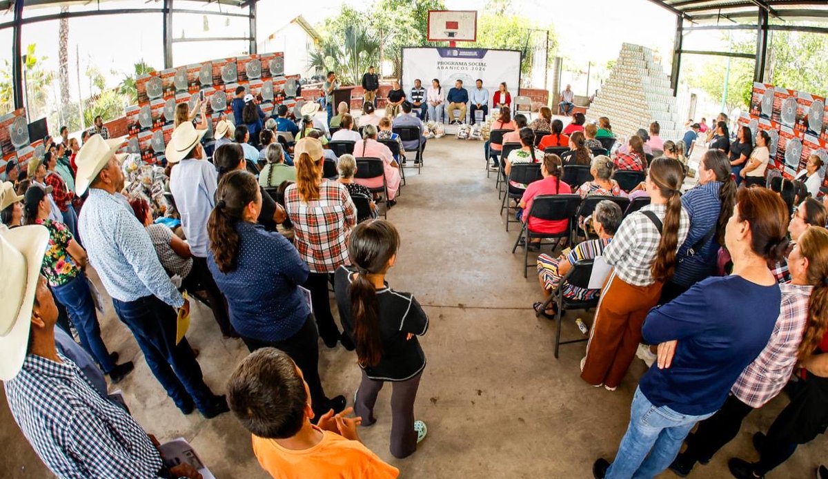 YeralBonillaV's tweet photo. ¡El trabajo continúa todos los días! ✅🙌

A través de la Secretaría de Bienestar y Desarrollo Sustentable a llevamos apoyos y atención a las familias de la zona rural de Badiraguato, en coordinación con el Gobierno Municipal.

Seguimos recorriendo las comunidades, escuchando de cerca a nuestra gente y trabajando para mejorar su bienestar. Ese es y seguirá siendo nuestro compromiso con las familias sinaloenses 🤝👏.
