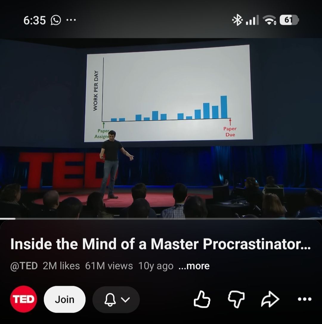 prkdlx's tweet photo. Dari video TED ini aku sadari sesuatu bahwa sebenarnya semua orang tuh sebenernya procrastinator, atau suka menunda2 pekerjaan.

Bedanya apa? Cuma beda level aja.

Ada yg nunda kerjain tugas sejam, ada yg nunda ambil keputusan hidup sampai bertahun2.

Tau ga apa yg bahaya?
             
Yg bahaya itu bukan nunda yg ada deadline-nya, soalnya biasanya masih "kekejar" pas mepet.

Yg bener2 bahaya itu nunda yg ga ada deadline sama sekali. Kayak mau belajar skill baru, mau mulai jaga kesehatan, mau benerin hubungan sama orang lain.

Karena ga ada yg maksa, jadi keliatannya baik-baik aja terus. Padahal waktu tetep jalan dan kesempatan makin dikit.

Coba jujur ke diri sendiri, hal apa yg udah lama banget kamu tunda tanpa deadline?