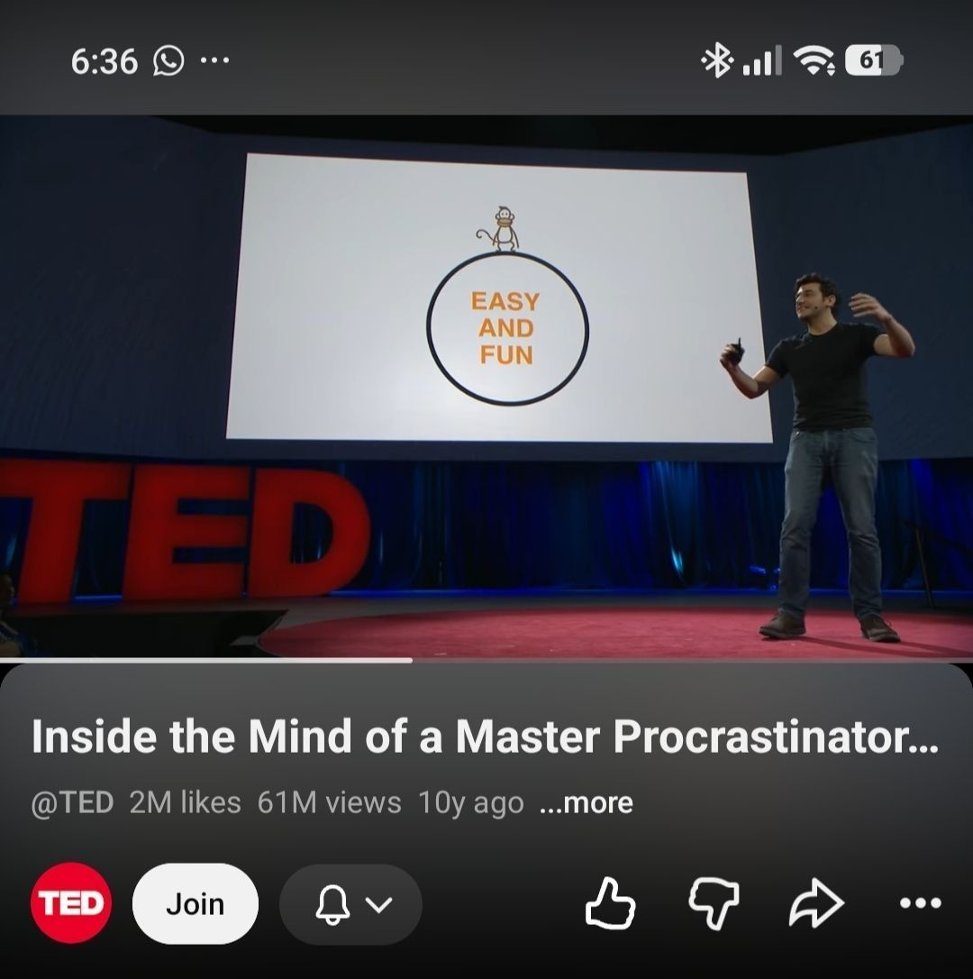 prkdlx's tweet photo. Dari video TED ini aku sadari sesuatu bahwa sebenarnya semua orang tuh sebenernya procrastinator, atau suka menunda2 pekerjaan.

Bedanya apa? Cuma beda level aja.

Ada yg nunda kerjain tugas sejam, ada yg nunda ambil keputusan hidup sampai bertahun2.

Tau ga apa yg bahaya?
             
Yg bahaya itu bukan nunda yg ada deadline-nya, soalnya biasanya masih "kekejar" pas mepet.

Yg bener2 bahaya itu nunda yg ga ada deadline sama sekali. Kayak mau belajar skill baru, mau mulai jaga kesehatan, mau benerin hubungan sama orang lain.

Karena ga ada yg maksa, jadi keliatannya baik-baik aja terus. Padahal waktu tetep jalan dan kesempatan makin dikit.

Coba jujur ke diri sendiri, hal apa yg udah lama banget kamu tunda tanpa deadline?