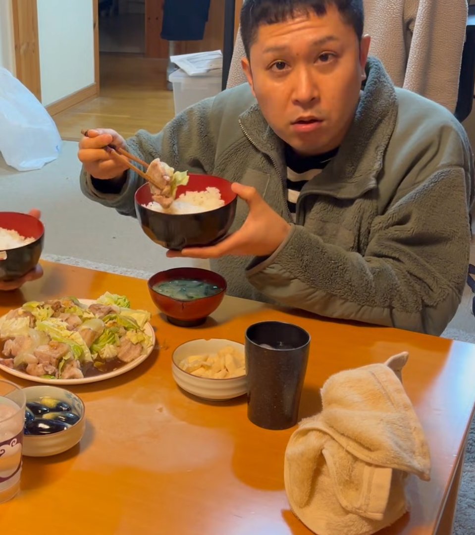 fukunokioku's tweet photo. 私服はECWCS GEN3 LEVEL3 フリースで衣装は洋服の並木のオーダースーツを選ぶ渡辺銀次さんの審美眼 https://t.co/sMurY69L3g