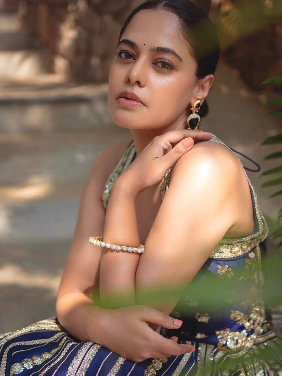 moviiettime's tweet photo. She has acted in only a few films, 
yet she still holds a special place in people's hearts

Bindhu Madhavi ❤️👐 https://t.co/Flmmp7yp1a