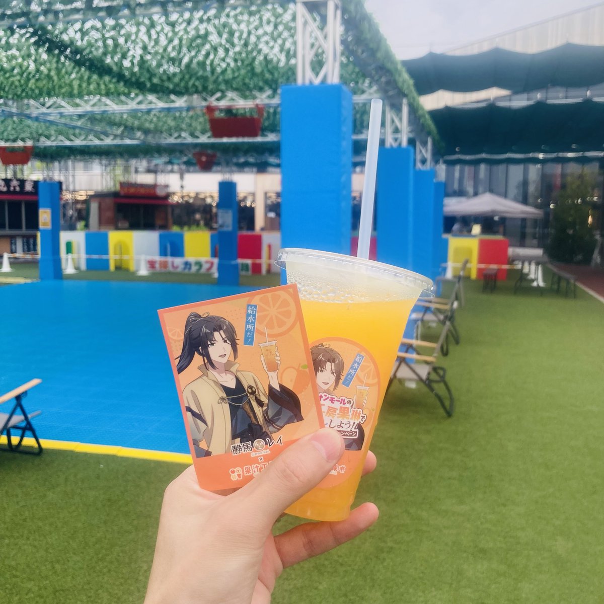 aeonmallinfo's tweet photo. ＼🔥静馬レイさんへの挑戦状 第2弾🔥／
7月発売のジュースをゲット🍹✨
甘酸っぱく爽やかな味わいです🍊
今回も静馬さんに当てていただくべく、モールで撮影📸
どこのイオンモールでしょうか？🤔
ぜひ皆さまもご一緒にお考えください🧠💭
正解は明日発表します🎉🎉🎉
#イオンモールの果琳で給水 https://t.co/PdJCsnVVr8