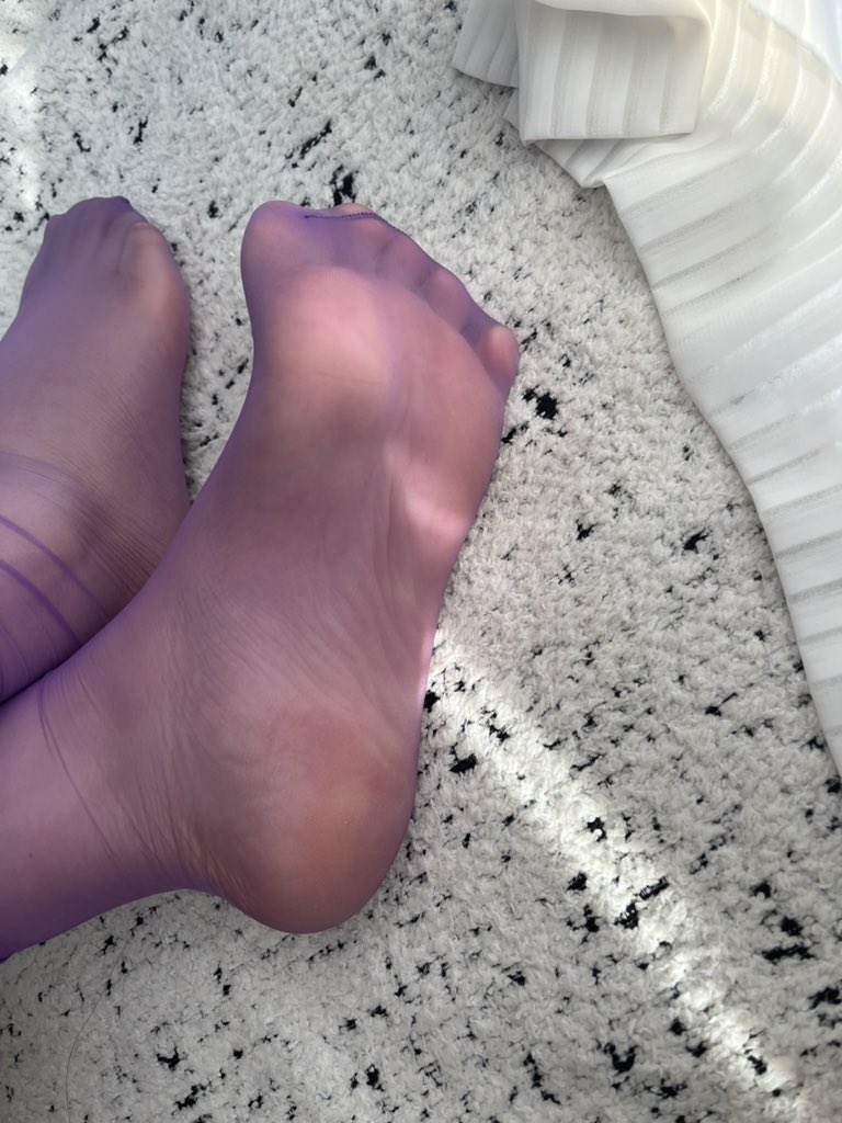 hani3904398367's tweet photo. 今天是果冻🦶🏻，看起来就很好吃 #原味丝袜 https://t.co/zKvtfCvCTg