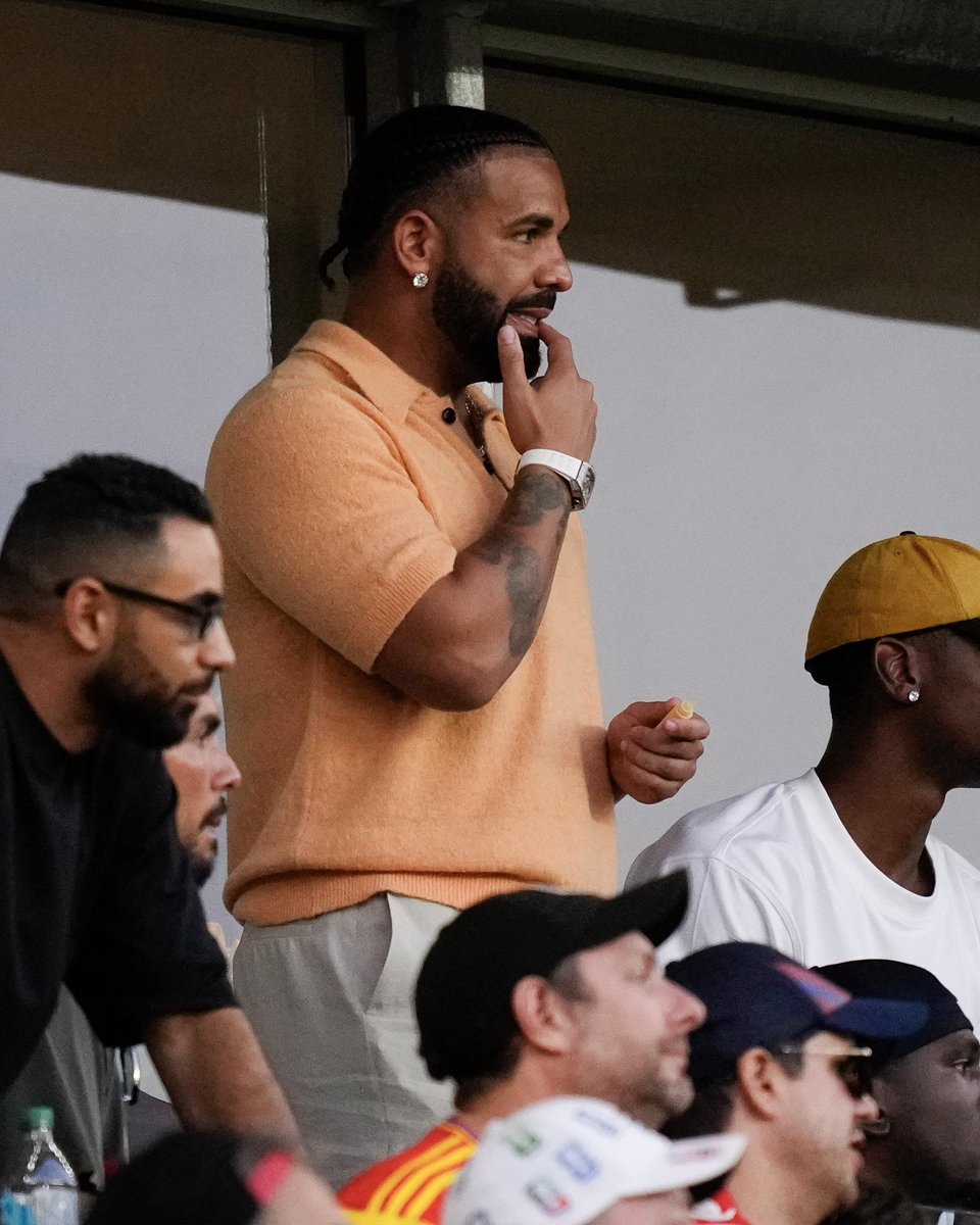 Complex's tweet photo. Drake made sure to pull up on the World Cup &amp; witness Portugal’s win over Croatia 🇵🇹

[📸: via/ GettyImages] https://t.co/5YUfoLIyv6