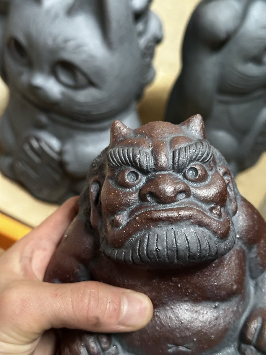 TNAGABA's tweet photo. こんにちは👹
金〜日曜日はギャラリーOPEN！
9:00〜15:00までやってます。

本焼きしたものをチェック。
状態微妙。
割れとかはあんまり無いが、釉薬が流れ過ぎた。招き猫は全滅。
本当に萎えますが、気を取り直して仕上げ作業やります。
もっと簡単にできないかなぁぁ。。。

ではまた。良き一日を🙆 https://t.co/f5DORWWK2w