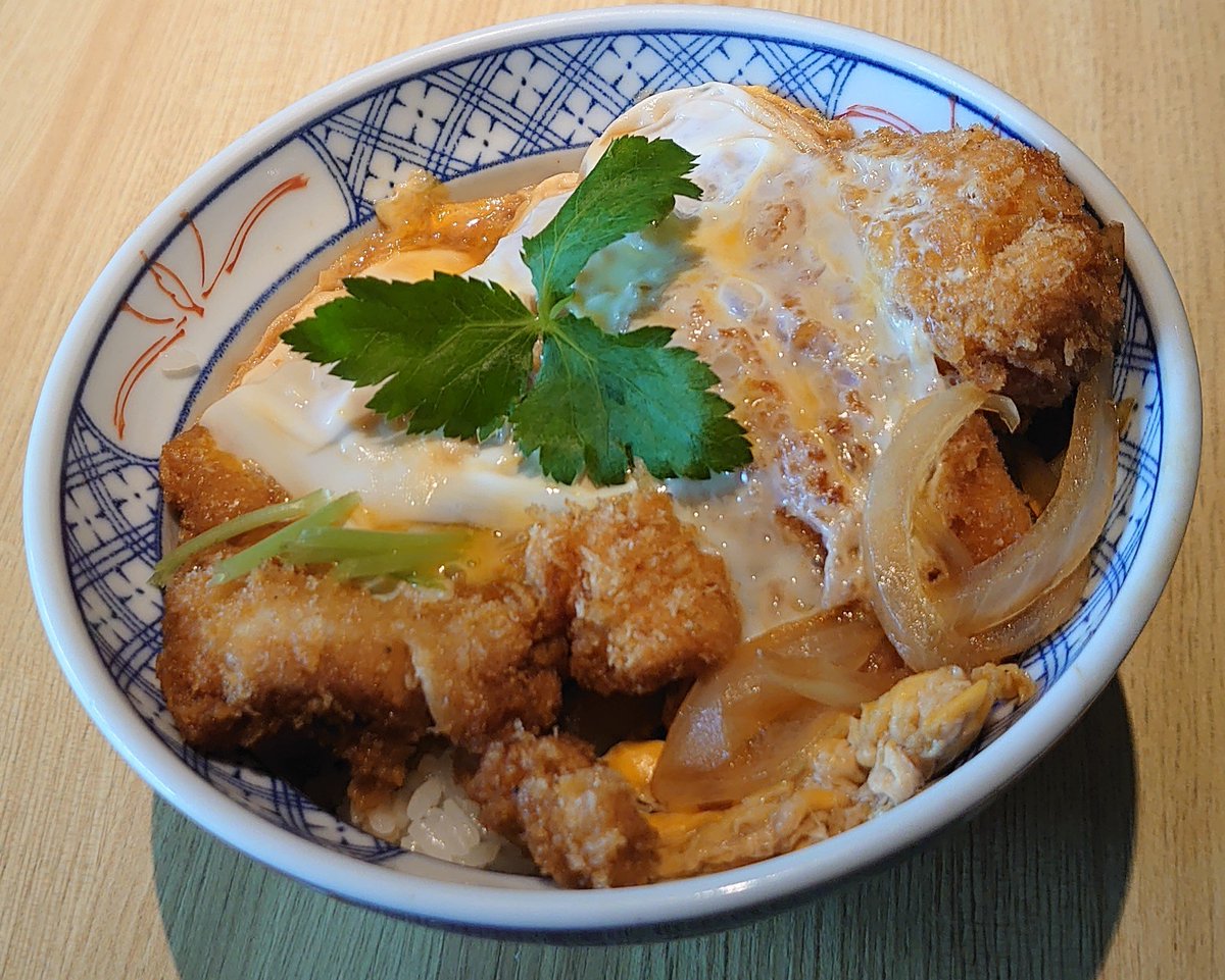 marusansoba's tweet photo. おはようございます^_^

1ヶ月ほどXお休みしようと思ったのですが4日で復活しました

私の朝のポストを目安にお越しになってくださっているお客様のお声とご来店時にご心配のお声を複数頂きました
ありがとうございますとともにご心配お掛けしてしまい申し訳ございません

何のために仕事してるかって言ったらそりゃあ生活のためですが、同列くらいで丸三にお越し頂いたお客様の満足したお顔を見るためですからやっぱりSNSも頑張っていきます

ただお客様でも暴言はダメです
どうしても暴言吐きたい方は母ではなく私に言ってください
いつでもしっかりお聞きます

とにかくです
今日もこれからも何卒よろしくお願い致します☺️
