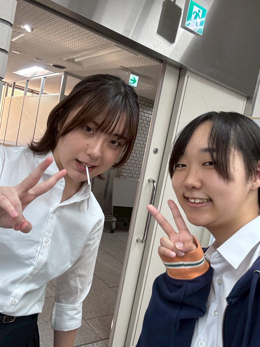 Laugh_noon's tweet photo. <🫠演者紹介☠️>

①ゆるドク素
②彼方遥、ボタン
③東北福祉大学落語研究会
④好きなスイーツに一言
　チョコは茶色いので美味しいです。 https://t.co/9pZTZKsEvb